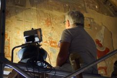 Dr. Franciszek Pawlicki drawing in the Main Sanctuary of Amun, photo by K. Braulińska